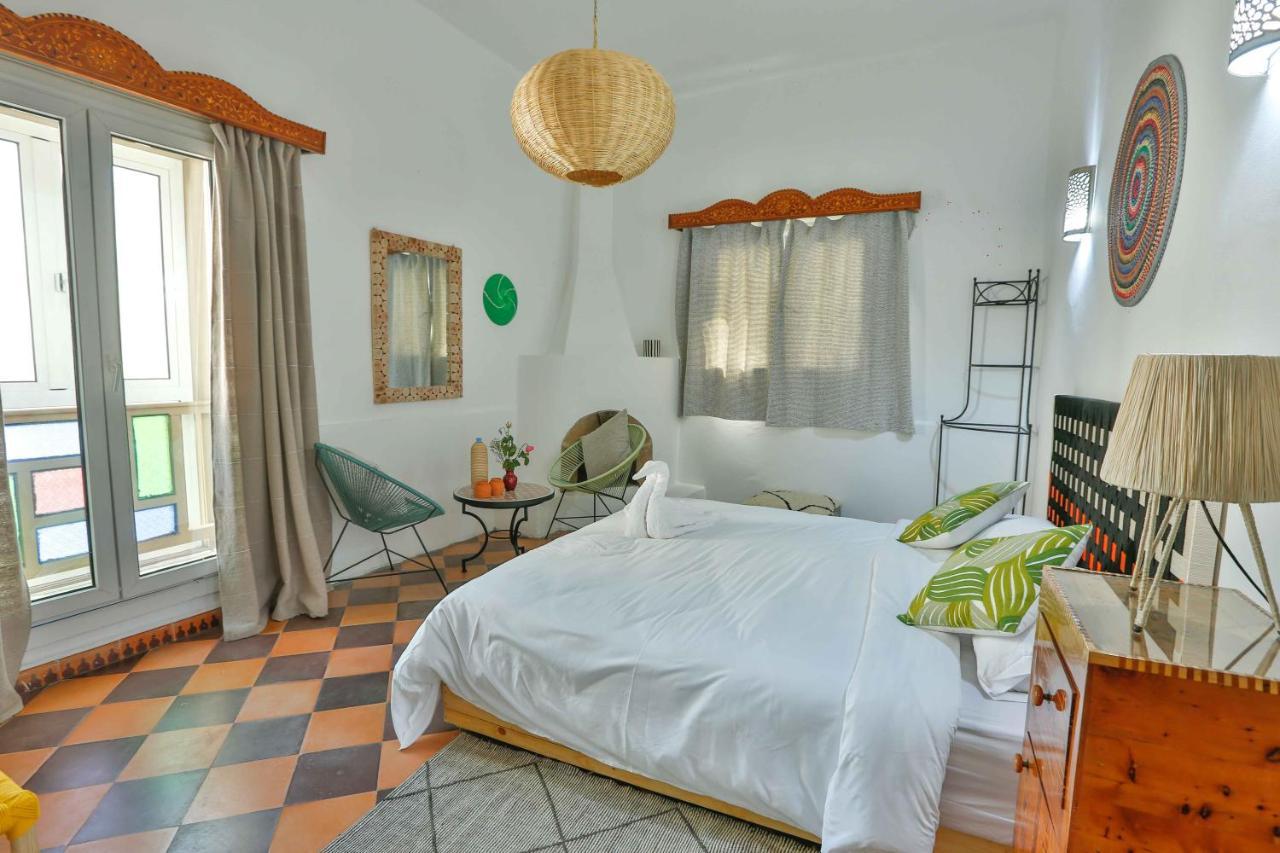 Luxury Mounia Hotel *